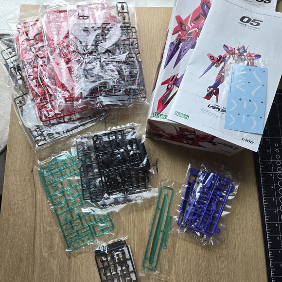 Kotobukiya's TRV-06k-H Viper II (Ver.1P) Model Kit 1:100 Scale - Picture 4 of 5